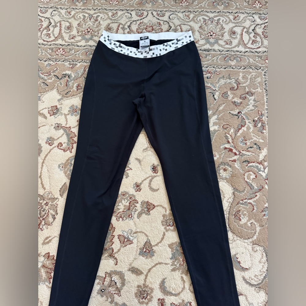 Nike Pro Black and White Women’s Leggings